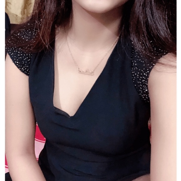 Hollow Mountain Peak Pendant Necklace - Picture 6 of 7